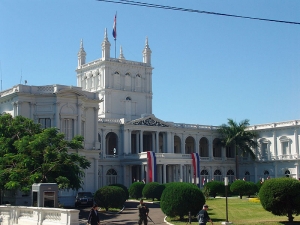 Manifestantes evangelistas exigen en Asunción el retorno de la embajada paraguaya a Jerusalén