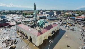 Terremoto y tsunami dejan al menos 832 muertos en Indonesia pero podrían ser miles..
