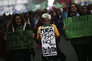 Cámara de Diputados de Argentina aprueba ley que despenaliza el aborto