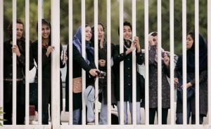 Una joven iraní se inmoló tras ser detenida por entrar a un estadio
